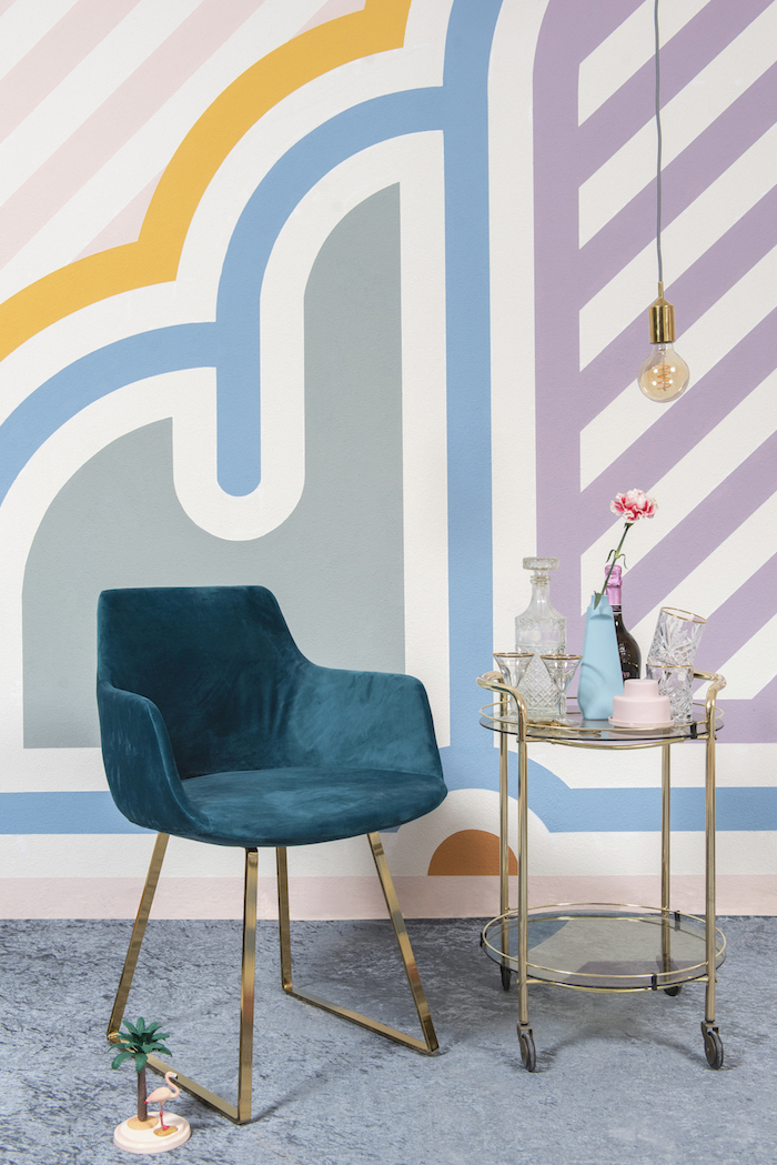 Multi-kleurenpalet op de muur met de nieuwe kleurentrend Urban Optimism Art Deco. Ecologische muurverf krijtverf van Amazona #amazona #krijtverf #kleurentrend #amazonakrijtverf #intrieur #interieurinspiratie