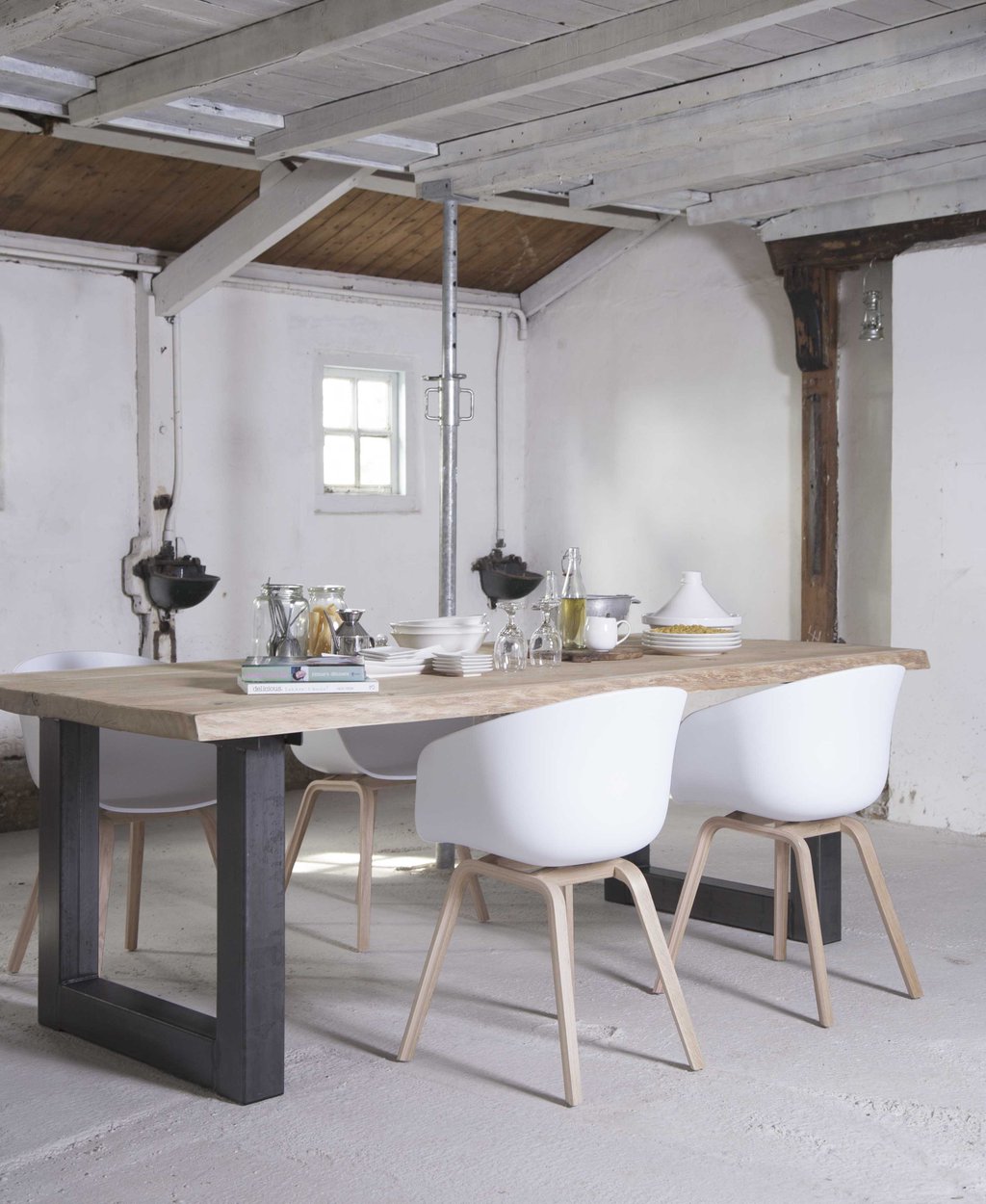 House of MayFlower tafel en stoelen - fotografie Anoeska BaxterWarman