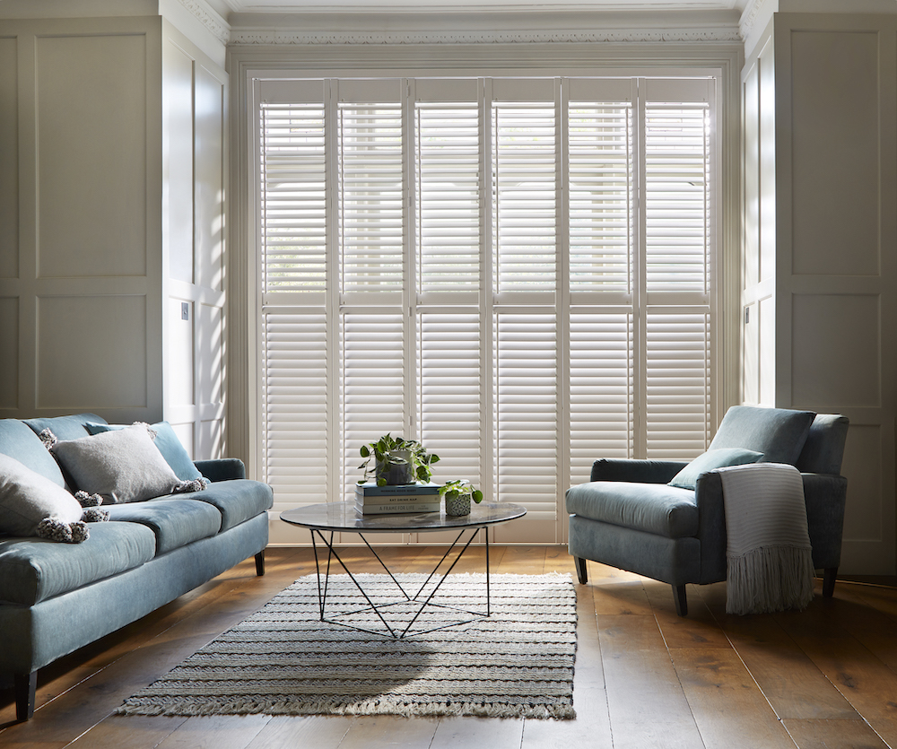 Shutters in de woonkamer. Interieur inspiratie #shutters #woonkamer #raambekleding #luxaflex