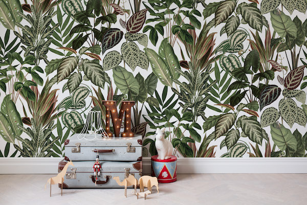 Behang met jungle print van Rebel Walls #behang #jungle #groen #planten #interieur #rebelwalls