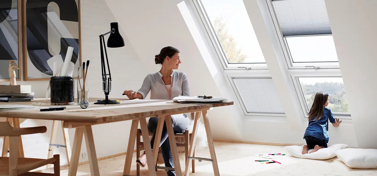 De ideale thuiswerkplek #thuiswerken #thuiswerkplek #werkkamer #velux #dakraam