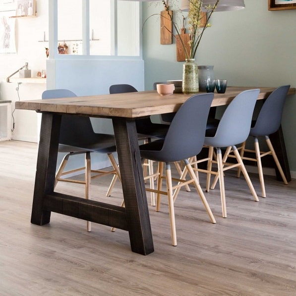 Op maat gemaakte eiken houten tafel met onderstel. Woodindustries #woodindustries #tafel #houtentafel