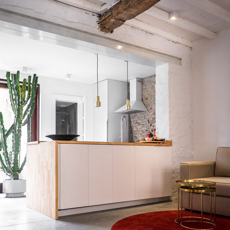 Interieur van CSAR Guesthouse in Brugge Belgie - keuken #scandinavisch #interieur