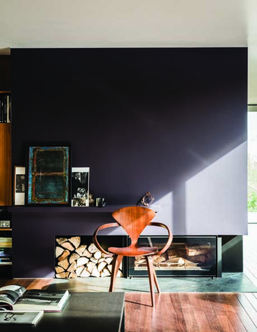 Nieuwe verfkleuren voor je interieur van Farrow & Ball: paean Black zwart met rood #interieur #interieurinspiratie #muurverf #kluer #farrowball