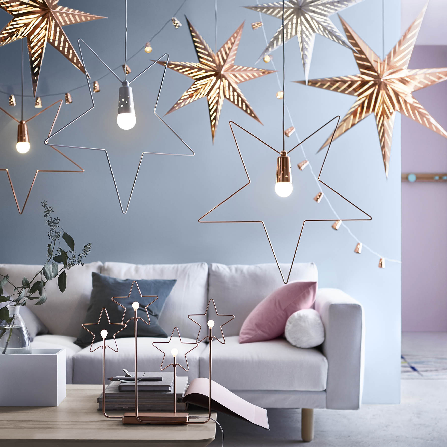 Kerst 2015. Versier je huis met feestelijke kerststerren en stralende verlichting. Vinter 2015 kerstcollectie van Ikea