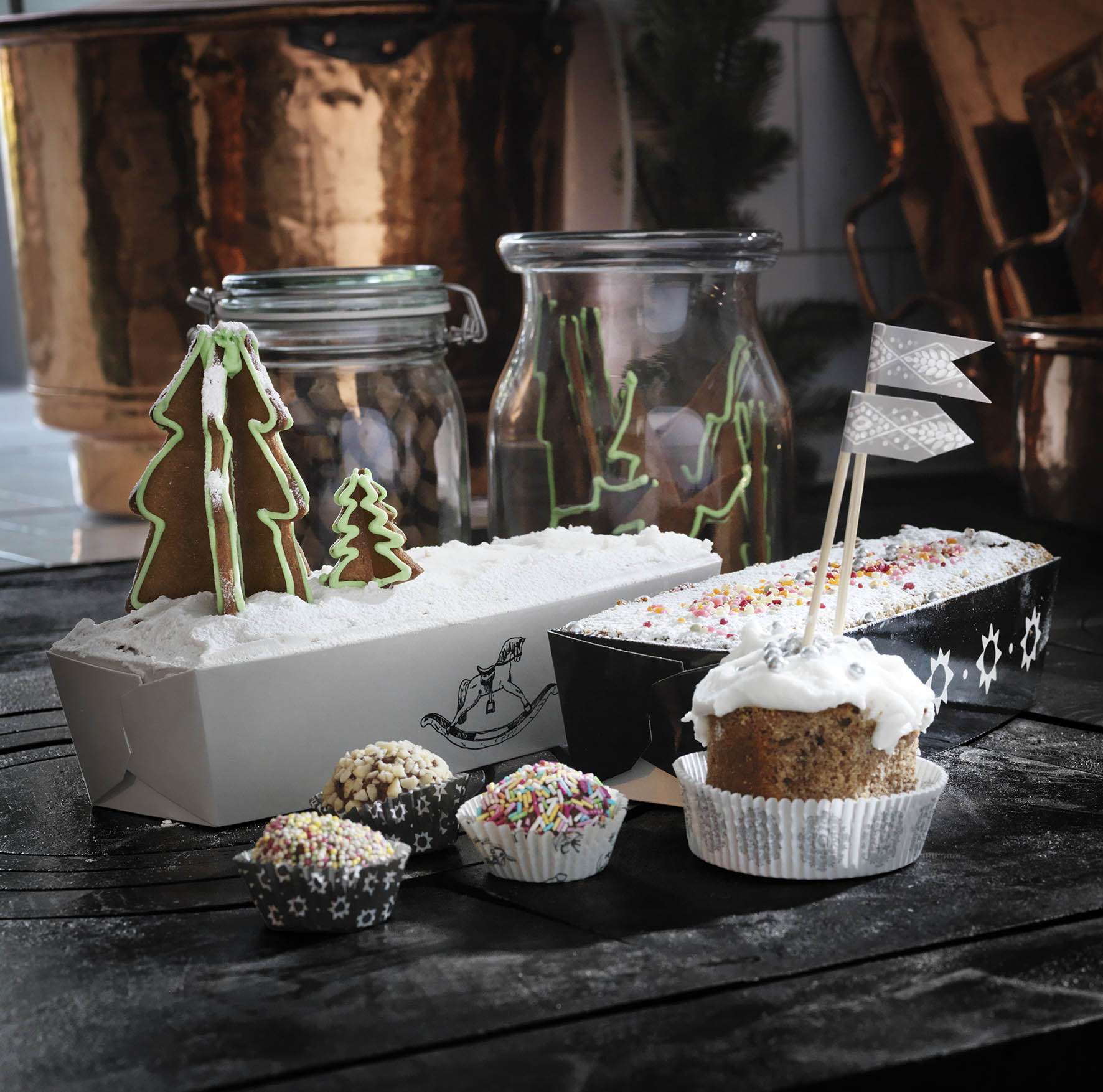 Kerst 2015. Met de cakevormen en kookbenodigdheden van Ikea maak je de leukste toetjes voor het kerstdiner