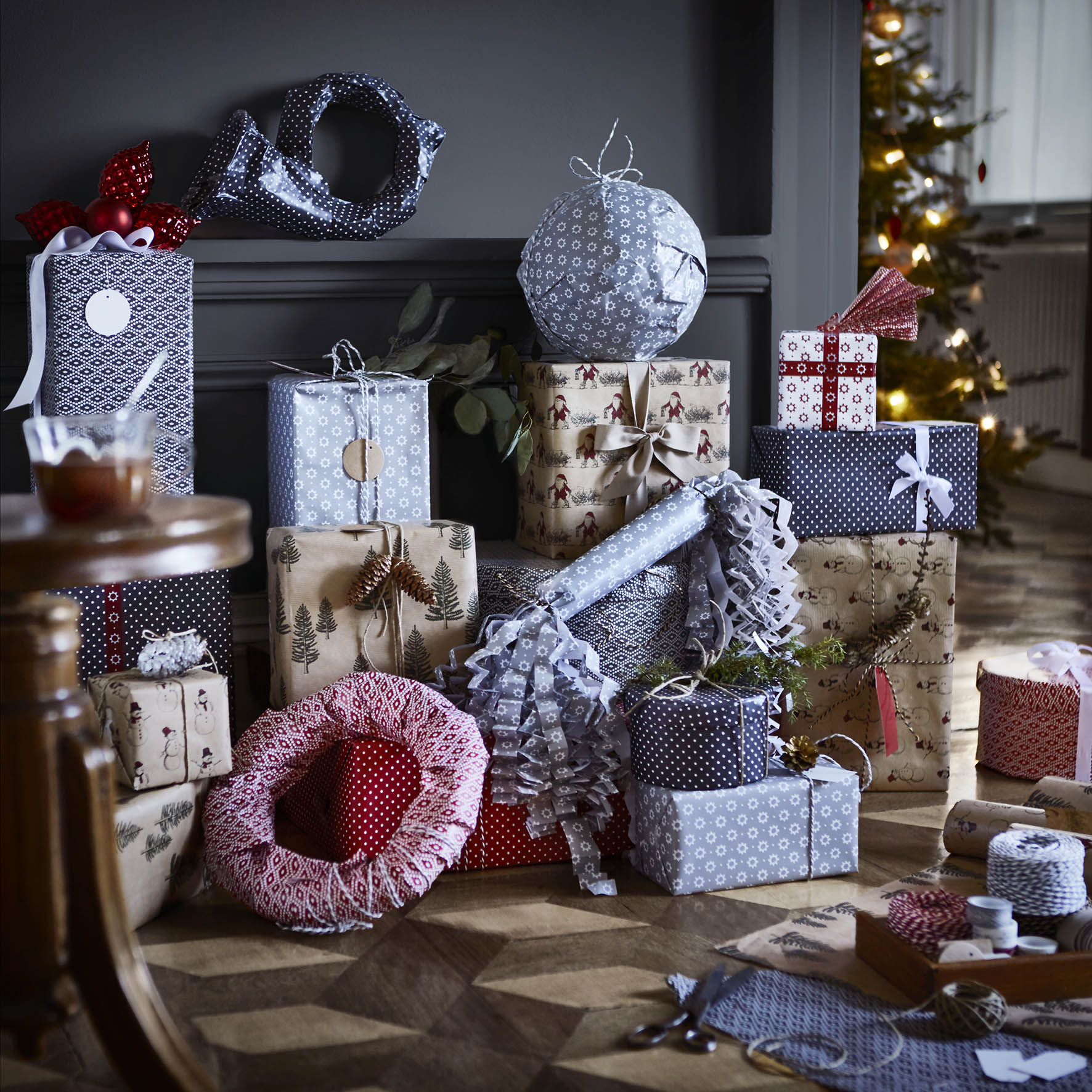 Kerst 2015. Je kerstcadeaus zien er prachtihg uit met het pakpapier uit de Vinter 2015 collectie van Ikea